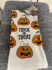Peanuts Snoopy e Woodstock Trick or Treat Confezione da 2 Asciugamani Cucina Nuovi con Etichette - Foto 1 di 2