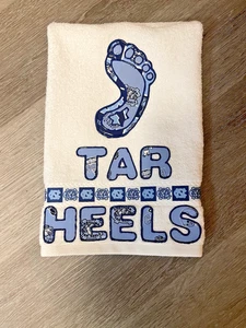 North Carolina Teer Heels Badezimmer Handtuch Handarbeit North Carolina Fan Geschenk - Bild 1 von 4