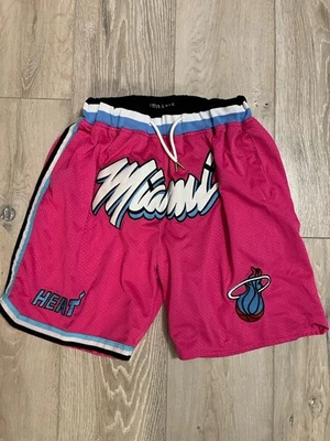 Pantalones Cortos Miami Heat Just Don Para Hombres Medianos Rosa Hechos en EE. UU. Baloncesto NBA  Foto 1 de 3