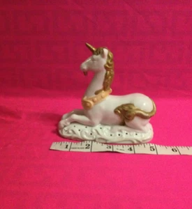 1981 Avon Tapestry Collection Porcelain Unicorn Potpourri Holder White Gold Mane - Picture 1 of 9
