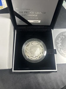 2013 The Royal Mint 5 sterline argento proof #3504 Sua Altezza Reale il Principe Giorgio il Battesimo - Foto 1 di 4