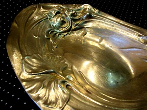 Antique ART NOUVEAU GILT BRONZE FEMALE IRIS flower Oval Coin pin Tray - Picture 1 of 7