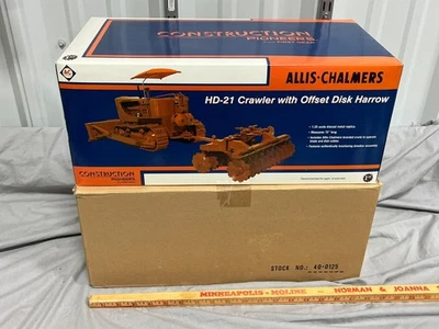 Allis Chalmers HD-21 Crawler With Offset Disk Harrow First Gear 1:25 NIB 40-0125 - Image 1 of 4
