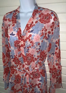 Josie Natori taglia ?? (Vedi Meas) Accappatoio Kimono Corto Rosso Rosa Floreale Fascia Cintura Usato in Ottime Condizioni - Foto 1 di 9