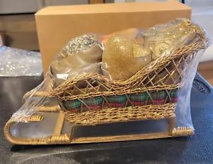 Avon Holiday SLEIGH GIFT SET Pinecone Candle, Ornaments, Beaded Fruit NEW - Picture 1 of 7