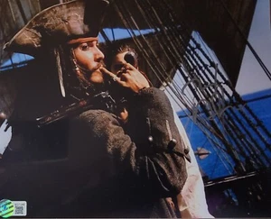 Foto firmada por Johnny Depp de 8x10 con certificado de autenticidad Beckett BAS Piratas del Caribe - Imagen 1 de 1