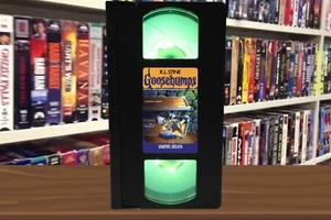 Goosebumps Book: Vampire Breath VHS Lamp + Remote - Picture 1 of 2