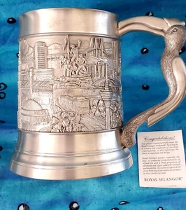 Vintage Royal Selangor Zinn graviert malaysische Wahrzeichen Krug schön Neu im Karton - Bild 1 von 10