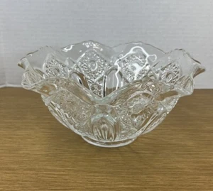 Vintage Pressed Clear Glass Fruit Bowl Fluted Scalloped Edge - Picture 1 of 9