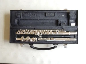 Yamaha 261 Flute Fine Condition - Picture 1 of 23