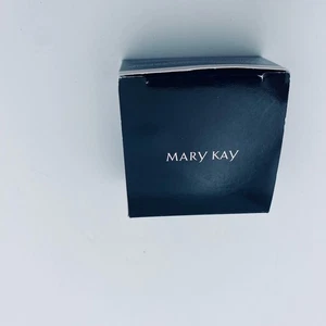 Mary Kay Silky Setting Powder Light-Medium Beige New In Box - Picture 1 of 7
