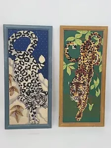 Vintage Set gerahmte Crewel Nadelarbeit 1960er Jahre Schneeleopard Spinnerin Wandteppiche - Bild 1 von 24