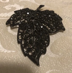 Black Leaf Design Brooch Shimmering Lace - Bild 1 von 4