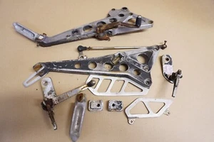 Suzuki GSXR GSXR400 400 GK71 1986 Juego de reposapiés clavijas carrocería cuadro dañado - Imagen 1 de 9