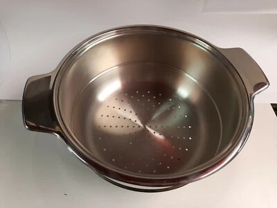 Scolapasta in acciaio Inox diametro 26 cm con piedini  - Immagine 1 di 4