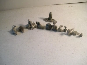 12 estatuillas de peltre en miniatura 11 son animales uno es un faro - Imagen 1 de 12
