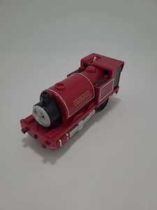 Thomas & Friends - TOMY/ TRACKMASTER SKARLOEY 2006 motorizzato funziona benissimo - Foto 1 di 7