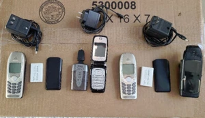 Nokia vintage cell phones and chargers - Afbeelding 1 van 9
