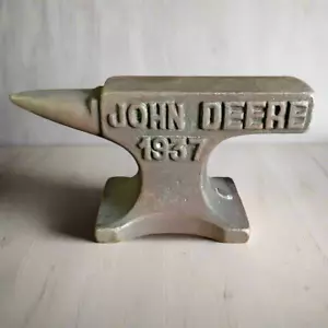 John Deere 1937 Gusseisen Amboss Briefbeschwerer mit erhöhtem Schriftzug (4,5" x 2,75") - Bild 1 von 6