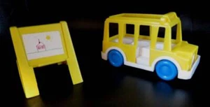 Vintage BARNEY lila Dinosaurier Schulhaus BUS + STAFFELEI Spielset Spielzeug Zubehör Posten - Bild 1 von 4