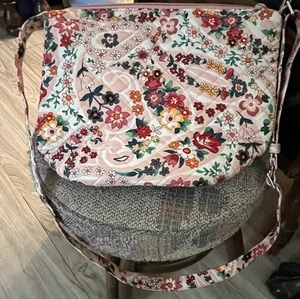 Vera Bradley Prairie Paisley Pattern Bucket Crossbody Handbag Purse - Picture 1 of 9