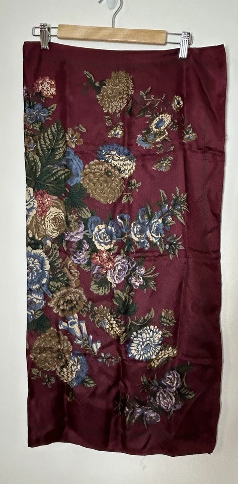 Bufanda de seda Club 7 Echo vintage 35" x 35" multicolor granate y azul colores Foto 1 de 4