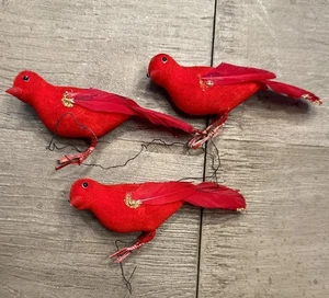 "3 Adornos de Navidad de Pájaro Rojo Flocado Plumas Brillantes 4.5"" Alambres para Colocar de Colección" - Imagen 1 de 20