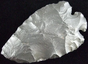 Außergewöhnlich feine 3 13/16 Zoll Ohio Schwalbenschwanzspitze mit T&T COA Pfeilspitzen - Bild 1 von 4