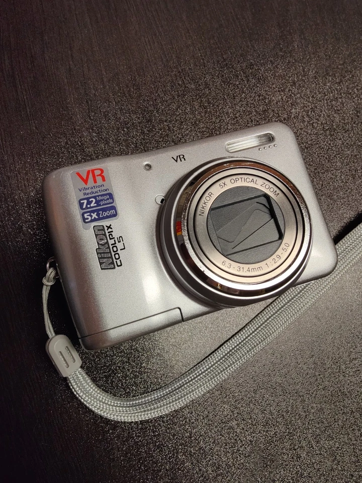 Nikon COOLPIX L5 7.2MP Digital Camera Silver Tested Works  - Image 1 of 4
