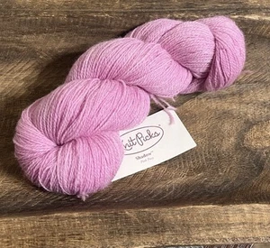 Knit Picks Shadow 100 % Merinowolle Garn 440 Yard 50 Gramm Rosa Posy Hergestellt in Peru - Bild 1 von 2