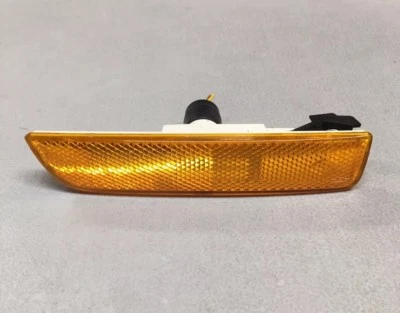 Lámpara de luz de parachoques lente ámbar marcador frontal fabricante de equipos originales Volkswagen Passat 3B0945072 Foto 1 de 4