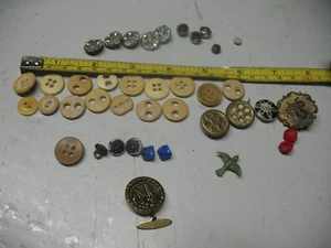 VINTAGE TO ANTIQUE MIXED BUTTONS (40) BONE GLASS METAL ARCANE - Picture 1 of 12