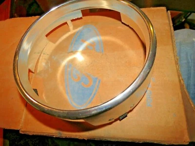 NOS 1970 Ford Galaxie 500 Custom RH Inner Headlight Lamp Door Bezel D0AZ-13064-C - Image 1 of 4