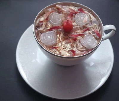 Vela de taza de té hecha a mano única en su clase Foto 1 de 4