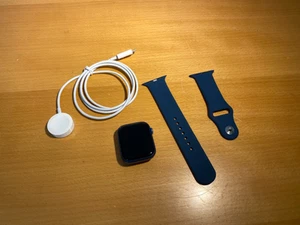 Apple Watch Series 7 45mm Blue Aluminium Case with Abyss Blue Silicone Band... - Zdjęcie 1 z 3