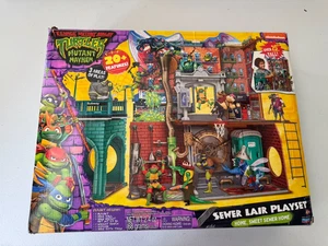 Teenage Mutant Ninja Turtles: Mutant Mayhem Sewer Lair Playset (leggi sotto) - Foto 1 di 6