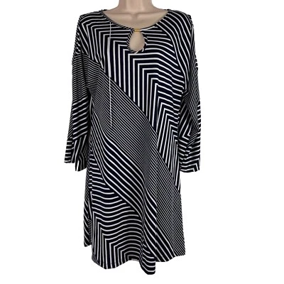 Vestido recto Robert Louis para mujer mediano hasta la rodilla a rayas manga 3/4 abertura Foto 1 de 4