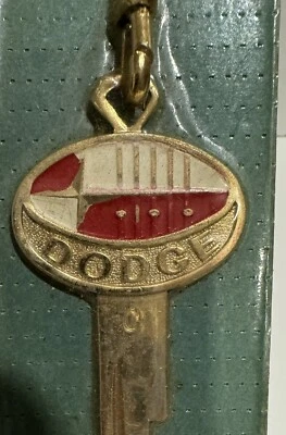 De colección 1956 en adelante Dodge emblema puerta sin cortar y llave de encendido dorada con anillo sin usar, en caja Foto 1 de 3