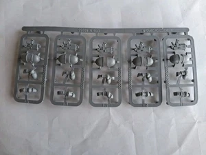 Warhammer 40K Space Marines Arms Weapon Shoulder Pad Plastic Sprue From 1998 - Picture 1 of 4