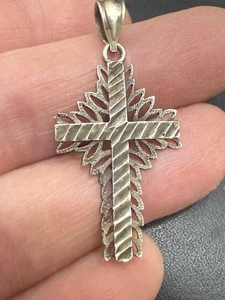 VINTAGE Beautiful STERLING SILVER FILIGREE CROSS PENDANT - Picture 1 of 7