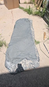 Saco de dormir impermeable Tennier Industries cubierta de vivero camuflaje digital ACU del ejército de Estados Unidos - Imagen 1 de 6