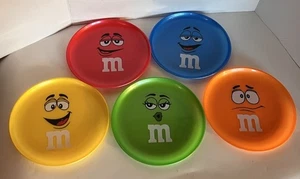 5er Set M&M Zeichenplatten Kunststoff rot, blau, gelb, grün, orange Gesichter EUC - Bild 1 von 6