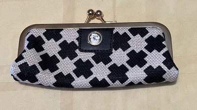 Estuche para gafas de sol Spartina Daufuskie Island cuero de lino con broche de beso Foto 1 de 4