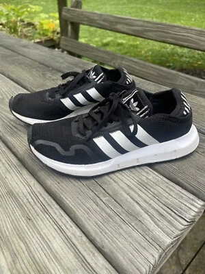 Tenis para correr Adidas talla 7Y Swift Run X J negro/blanco FY2150 Foto 1 de 4