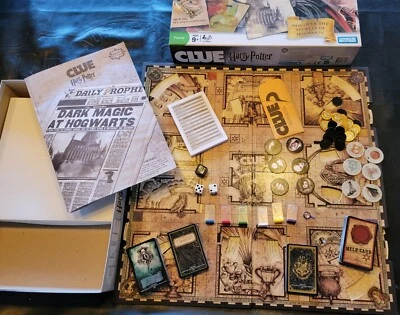 Clue: Harry Potter 2008 Edition Parker Brothers Hogwarts moving gameboard EUC - Image 1 of 4