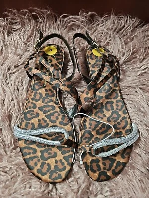 NUEVO JESSICA SIMPSON Mujer Sandalias Planas Anyelia Punta Redonda Estilo Estampado Animal. Foto 1 de 4