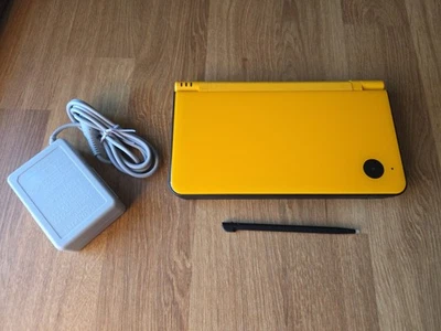 Console Nintendo DSi LL XL amarelo Japão com carregador VENDEDOR DOS EUA - Imagem 1 de 4