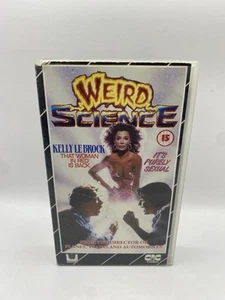 Weird Science - Kelly Le Brock (1985, 15) PAL VHS Video Tape - CIC Stripey - Foto 1 di 7