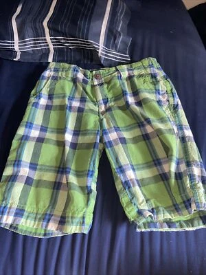 Pantalones Cortos AEROPOSTALE BERMUDA A CUADROS Blanco Aqua y Verde Talla 28 Foto 1 de 2