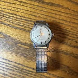 Vintage 1960s 33mm men's WALTHAM Shock Resistant 17 Jewel WATCH Running - Picture 1 of 6